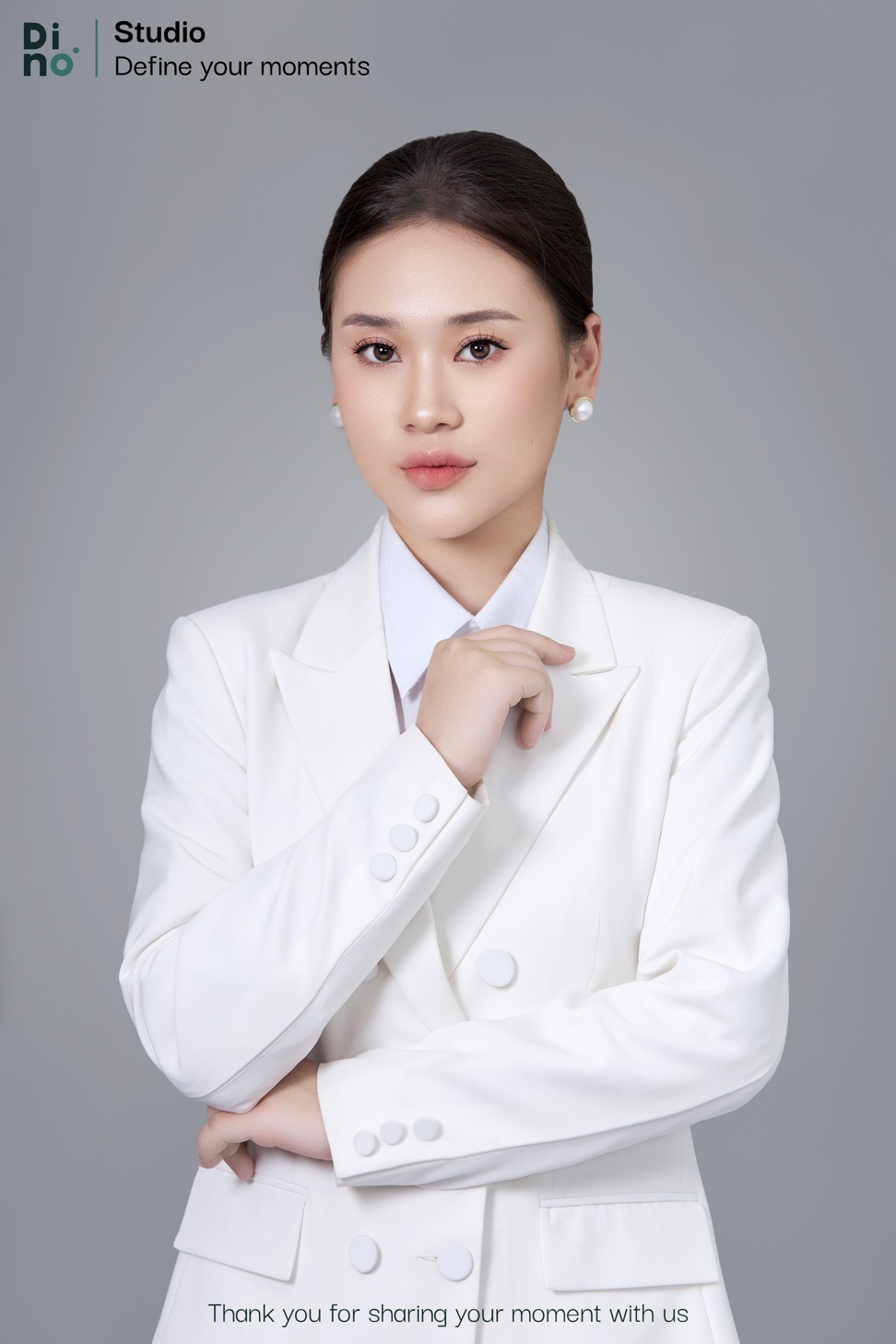 Profile Cá nhân – Doanh nhân nữ- Phông xám 2